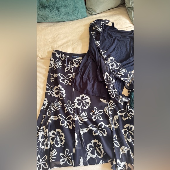 Chaps Dresses & Skirts - NWT Chaps Navy and Cream Floral Skirt and Top